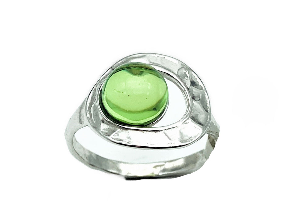 Ring mit grünem Bernstein aus der Karibik | Silber