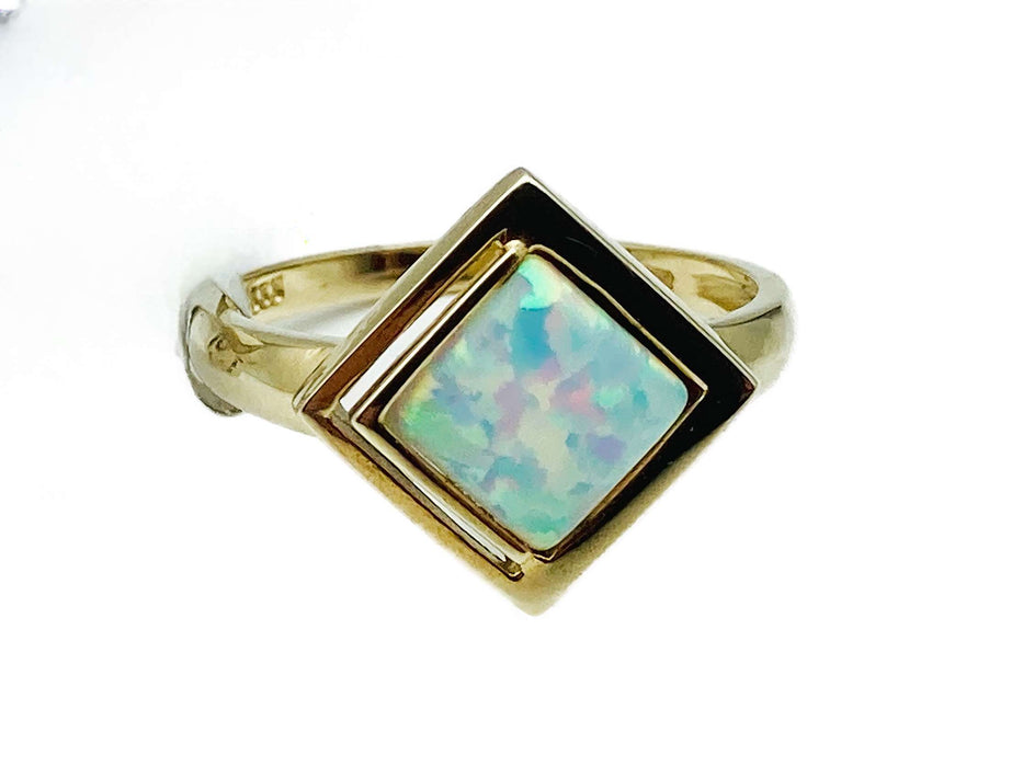 Ring mit weißem Opal | Gold