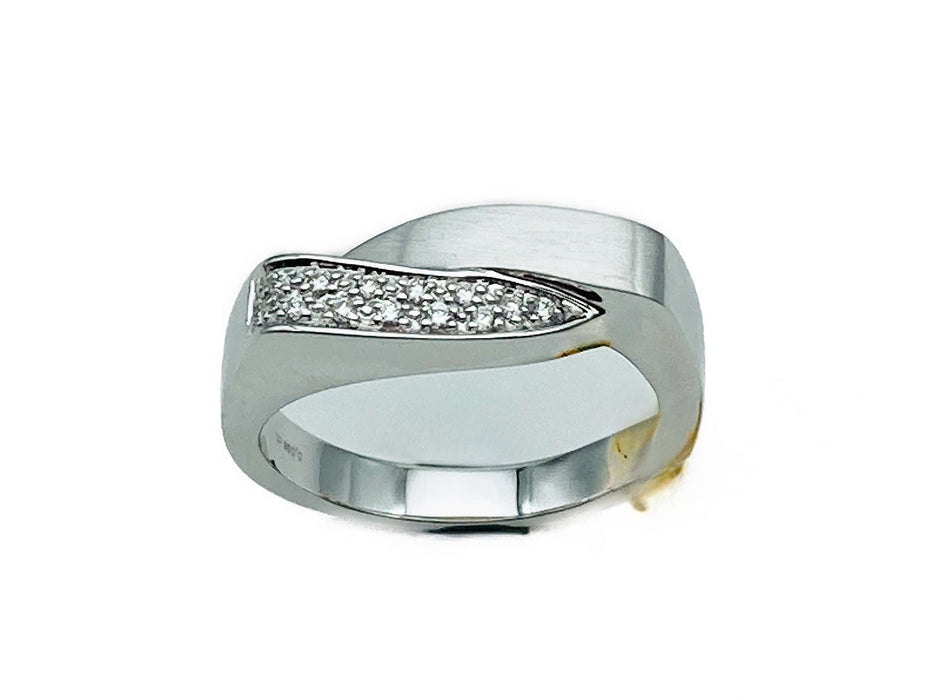 Aparter Ring mit Brillanten in Weißgold | 585/-