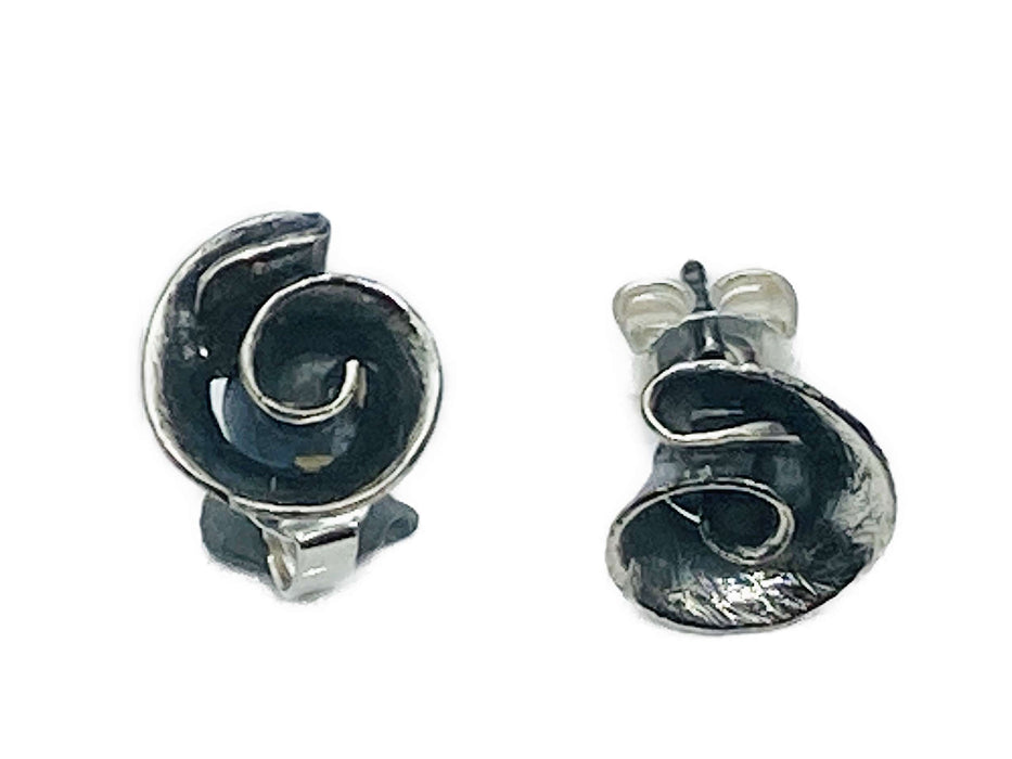 Ohrstecker in Schneckenform | Silber oxidiert