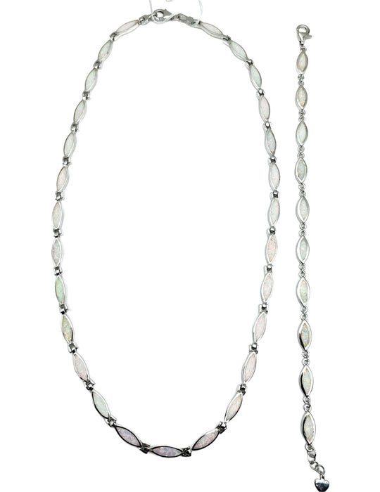 Collier mit synthetischem Opal in cremeweiß | Silber