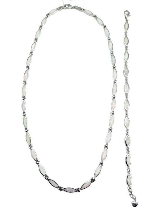 Collier mit synthetischem Opal in cremeweiß | Silber