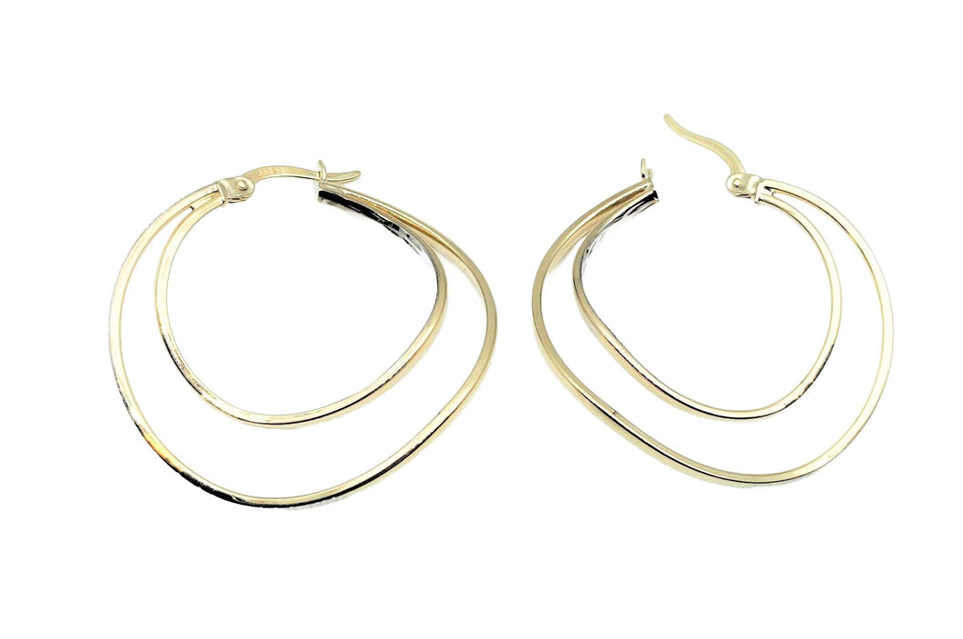 Große Creolen in Gold mit Schliff