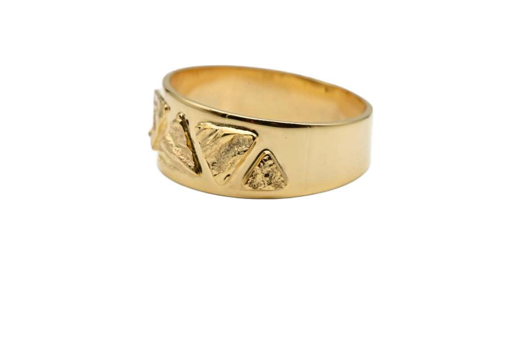 Goldring mit Triangle und Zierbelötung