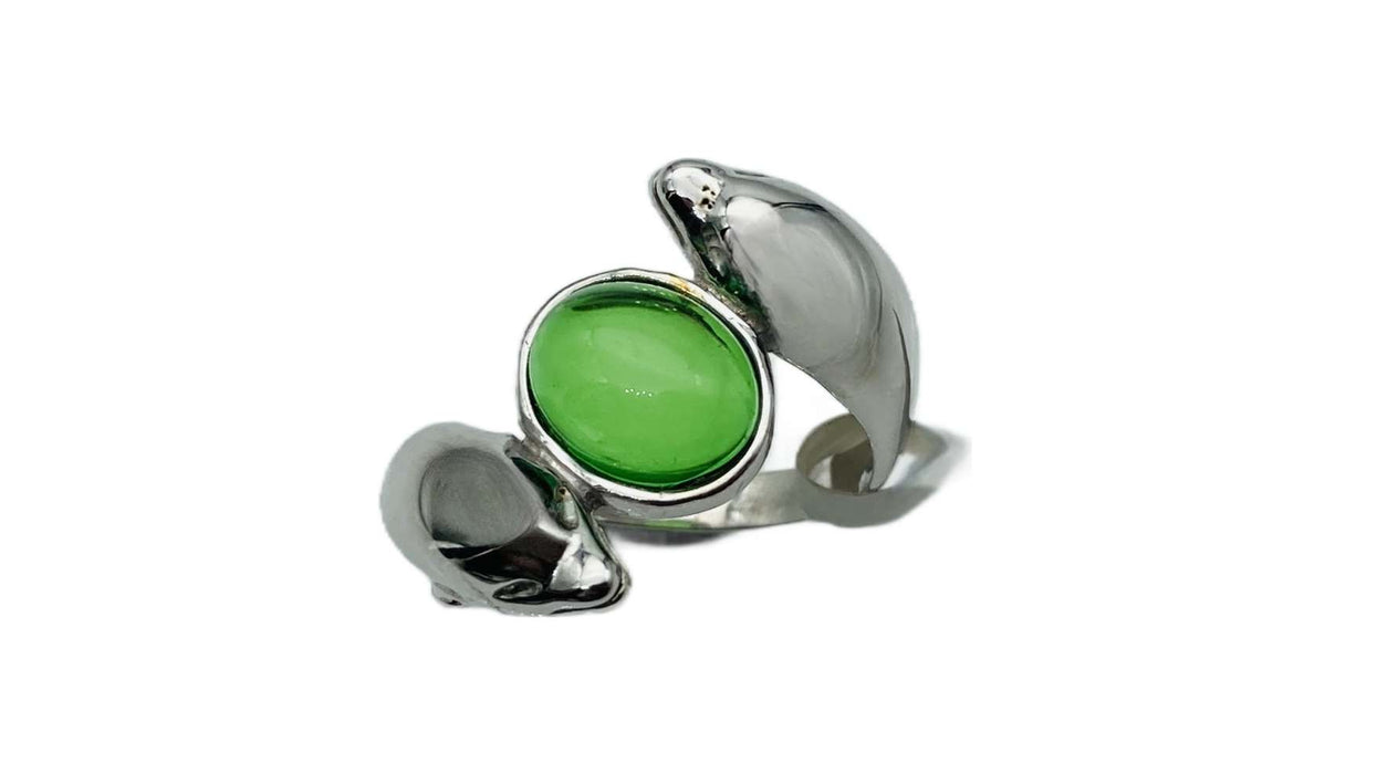 Ring Delfin mit grünem Bernstein aus der Karibik | Silber