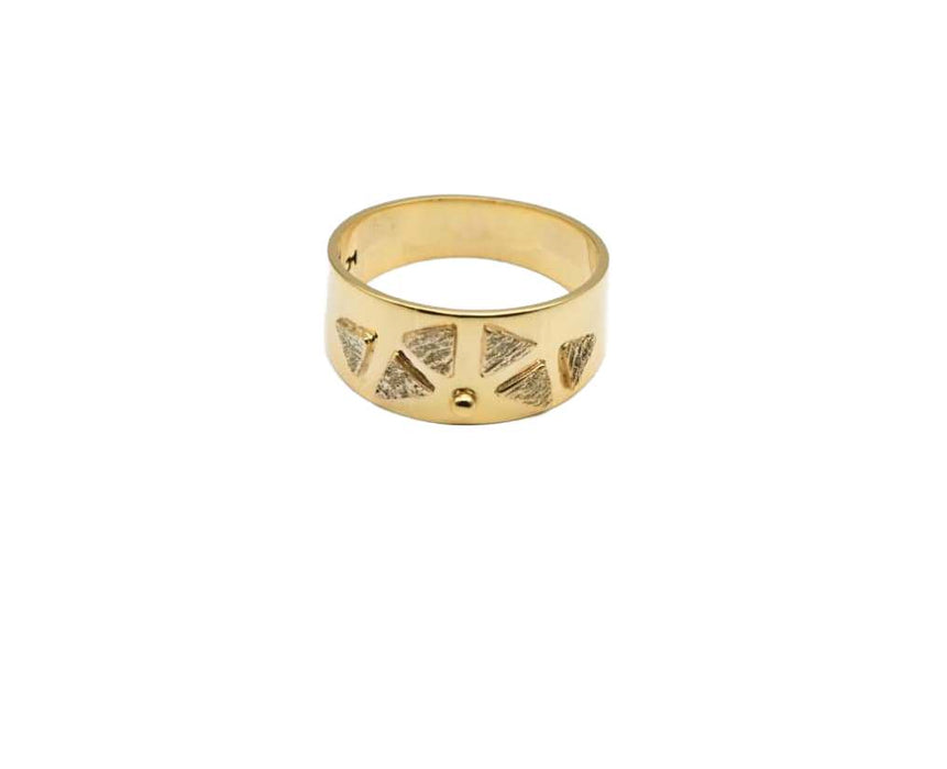 Goldring mit Dreiecken und Zierbelötung Handarbeit