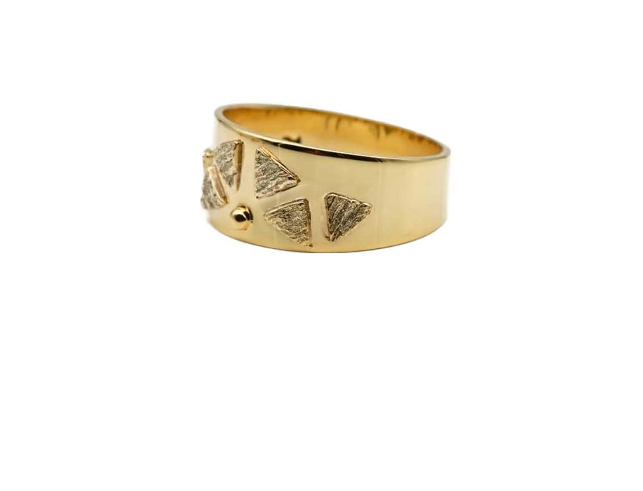 Goldring mit Dreiecken und Zierbelötung Handarbeit