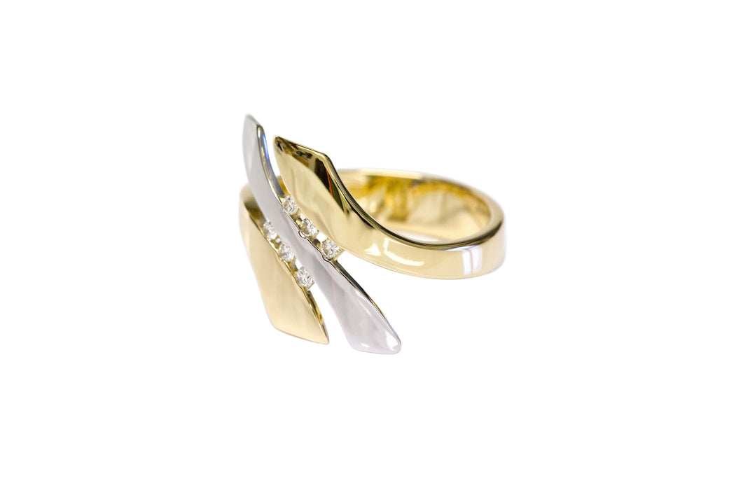 Goldring "Wave" mit 6 Brillanten und Platin hangefertigt