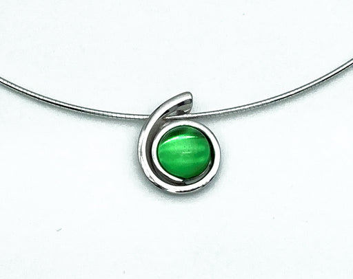 Karibischer Bernstein grüner Bernstein Anhänger Schneckenform an Collier Silber