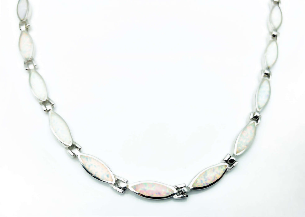 Collier mit synthetischem Opal in cremeweiß | Silber